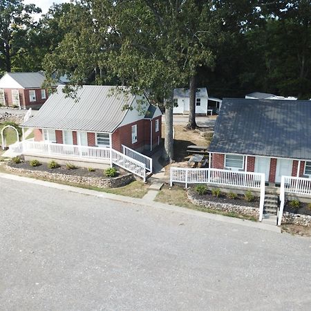 Early American Motel Aurora Eksteriør bilde